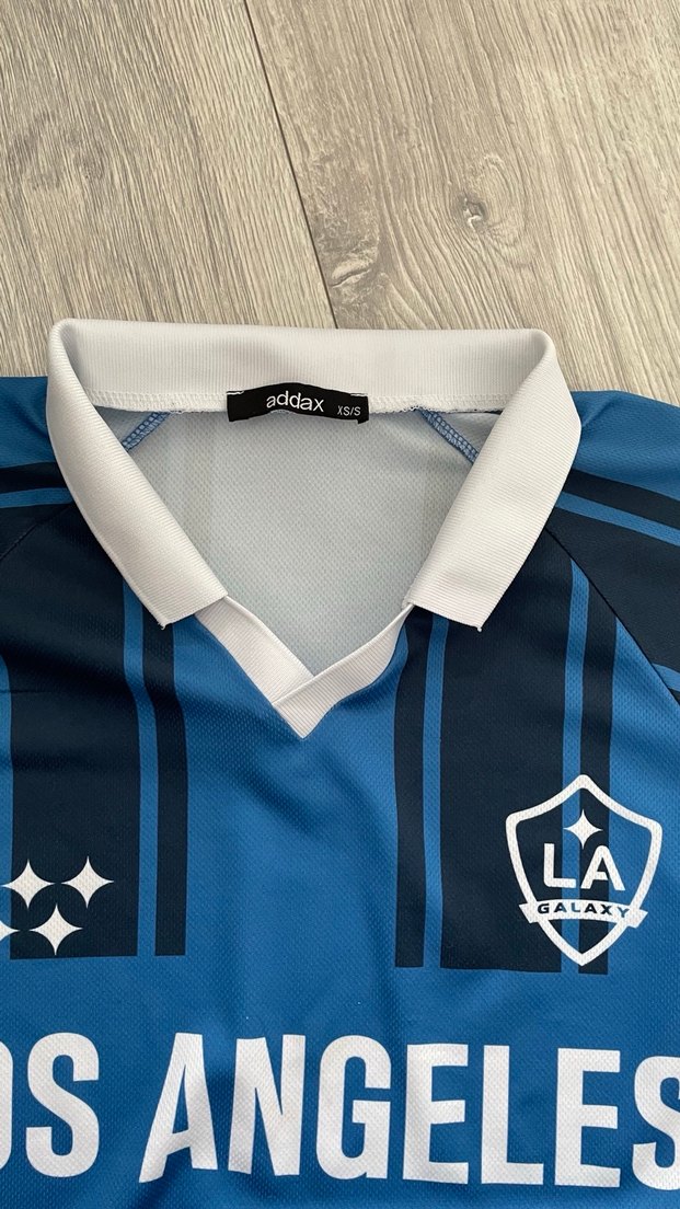 Mavi V Yaka Tişörtü - Görsel 3