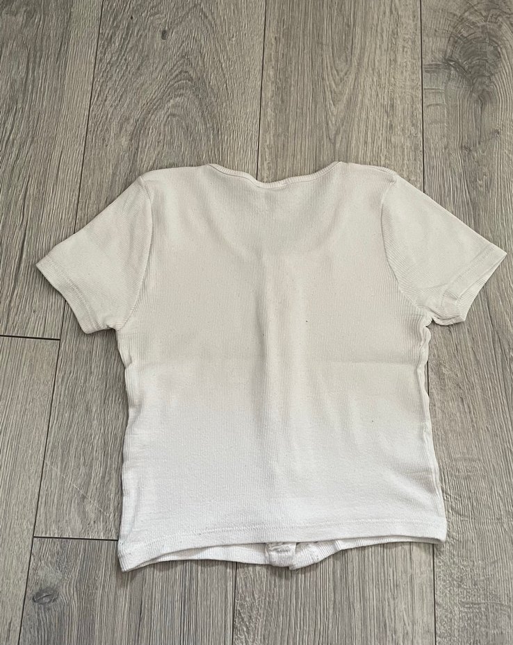 Düğmeli Kısa Kollu Beyaz Tişört - Görsel 2