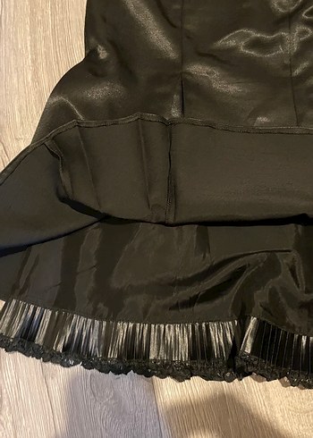 Parlak Siyah Saten Eteği - Görsel 2