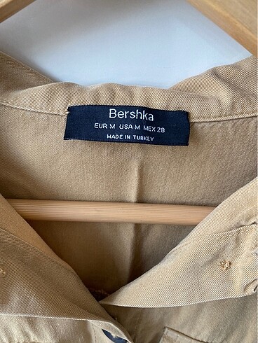 m Beden Bershka Crop Gömlek