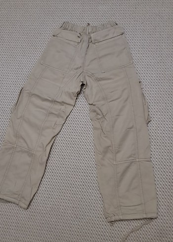 pull and bear kargo pantolon - Görsel 4