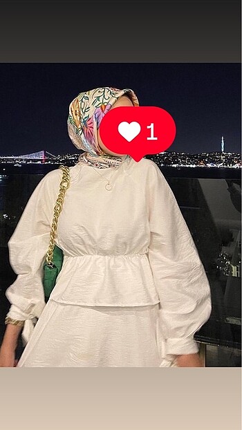 Beyaz takım etekli