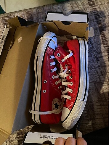 41,5 Beden kırmızı converse
