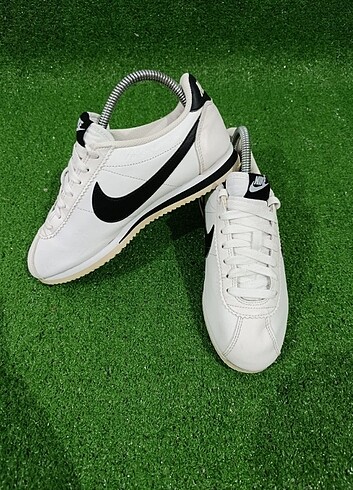 38 Beden beyaz Renk Nike cortez orjinal ayakkabı 