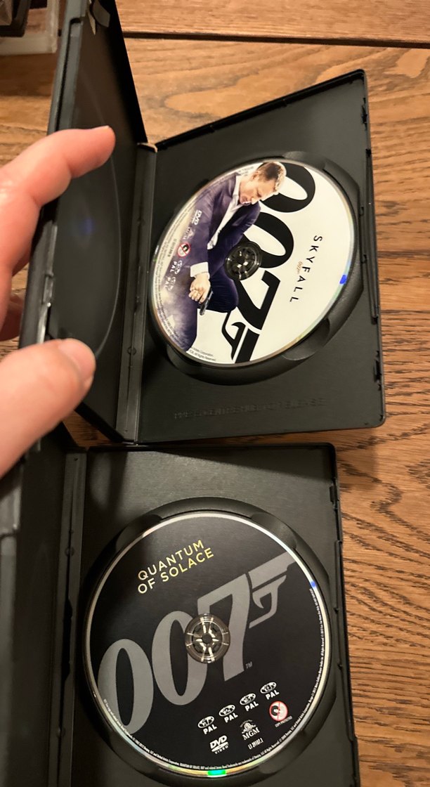 James Bond 007 Skyfall ve Quantum of Solace DVD Seti - Görsel 2