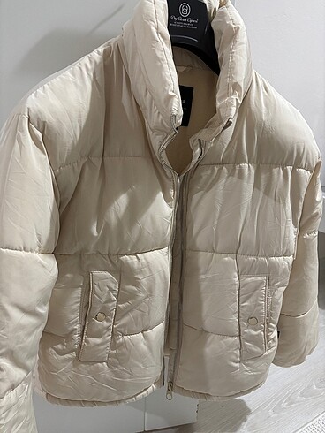 Pull and Bear Beyaz şişme mont