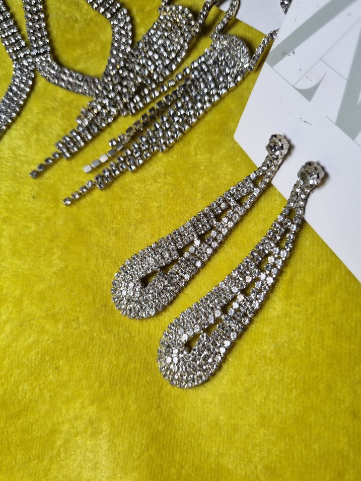 Zara  Uzun tasli Kadın Küpeler 0 urunler adet fiyatidir - Görsel 2