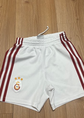 Beyaz Adidas Mini Spor Şort - Görsel 2