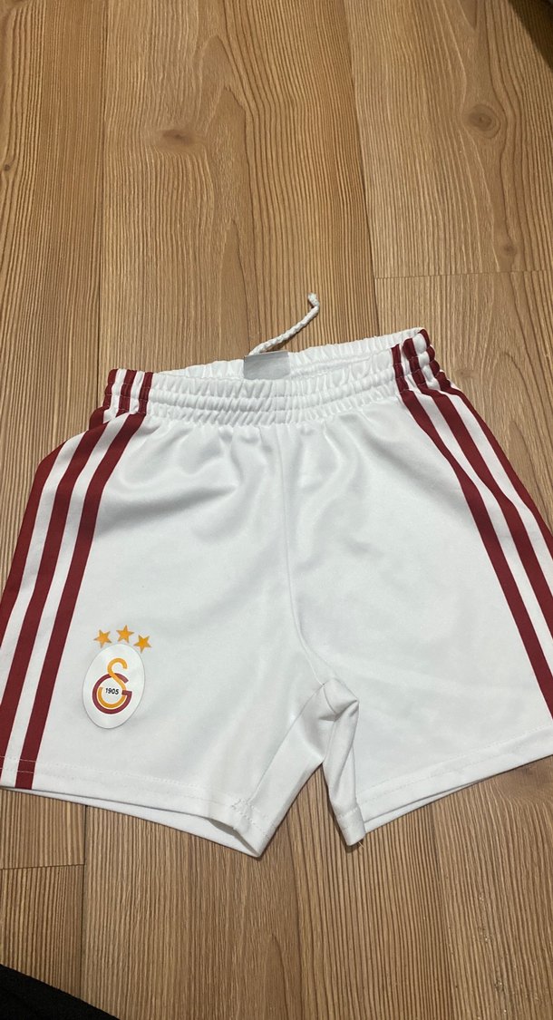 Beyaz Adidas Mini Spor Şort - Görsel 2