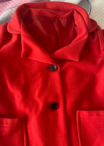 Düğmeli Kırmızı kaşe mont hazır gitim değildir - Görsel 2