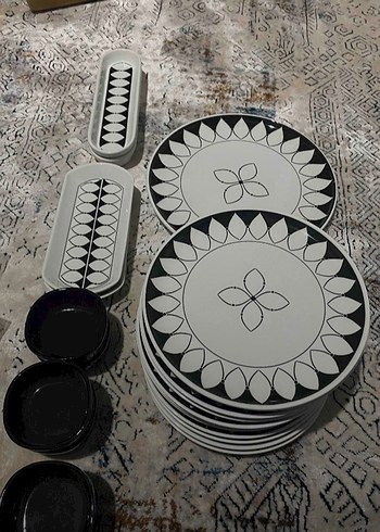 Beyaz Siyah Desenli Kahvaltı Tabağı Seti