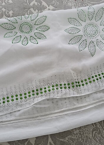 Taşlı çiçekli Eşarp  - Görsel 2