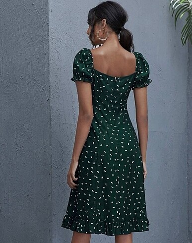 Sheinside Çiçekli fırfırlı yeşil uzun elbise