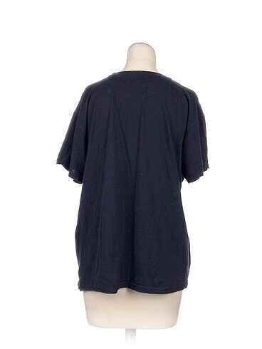 s Beden PreLoved T-shirt %70 İndirimli.