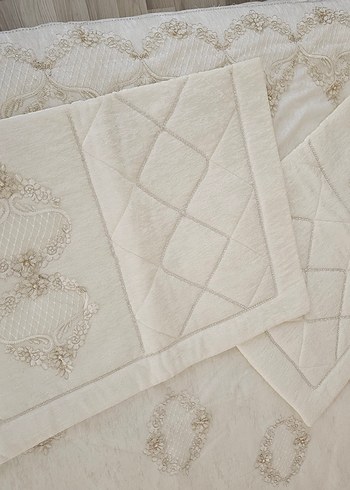 İşlemeli Beyaz Yatak Örtüsü Seti - Görsel 6