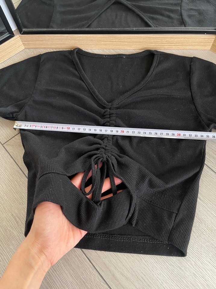 Siyah Kısa Crop Top V Yaka - Görsel 4