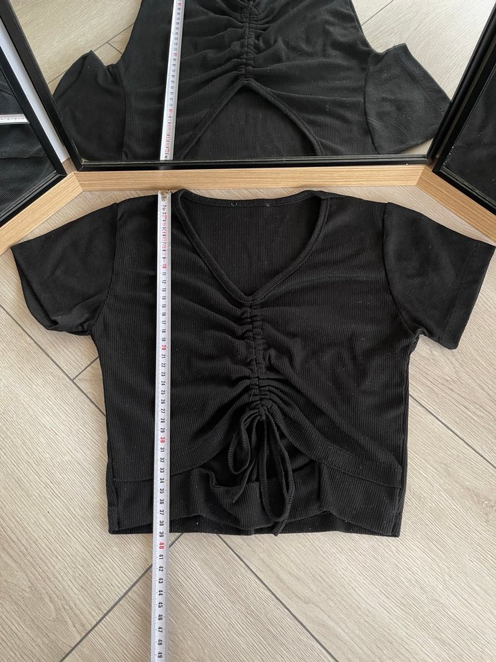 Siyah Kısa Crop Top V Yaka - Görsel 2