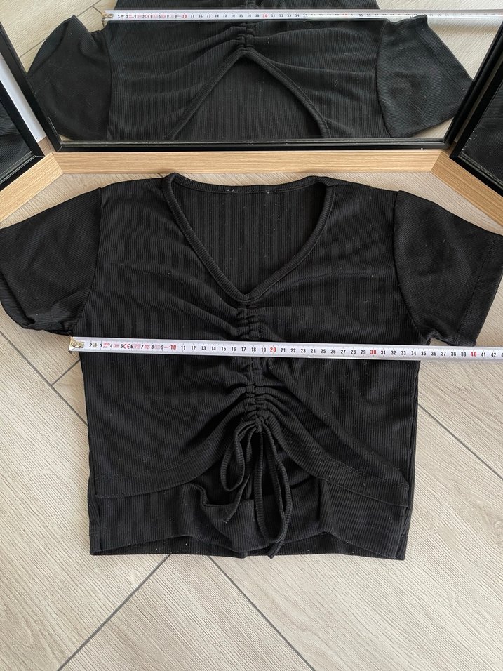 Siyah Kısa Crop Top V Yaka - Görsel 3