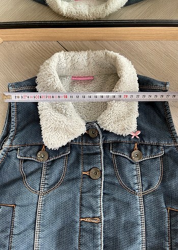 Düğmeli Kürklü Denim Kız Yeleği - Görsel 4