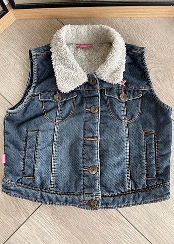 Düğmeli Kürklü Denim Kız Yeleği - Görsel 2