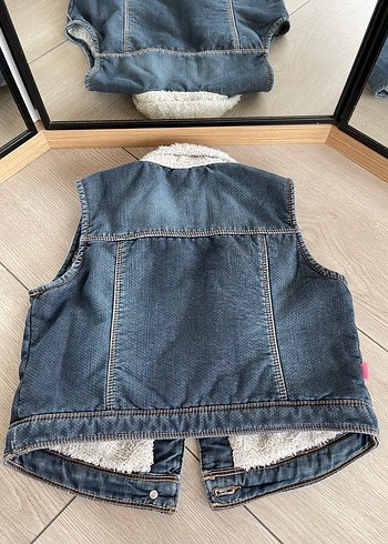 Düğmeli Kürklü Denim Kız Yeleği - Görsel 8