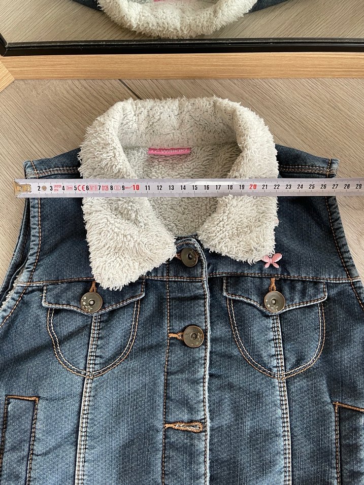 Düğmeli Kürklü Denim Kız Yeleği - Görsel 4