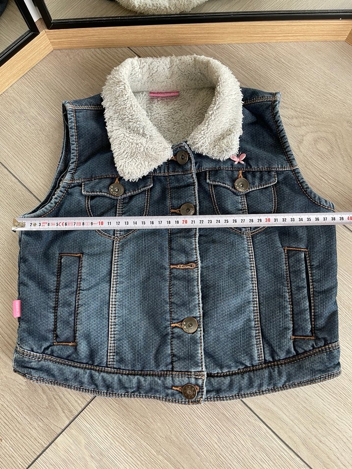 Düğmeli Kürklü Denim Kız Yeleği - Görsel 3