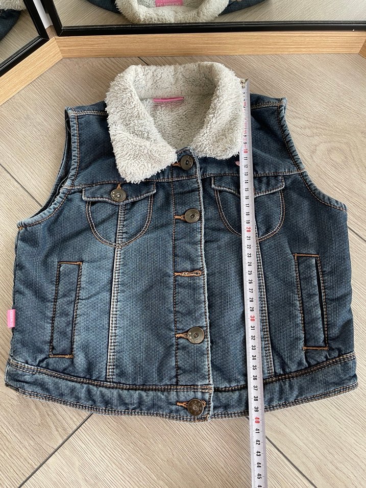 Düğmeli Kürklü Denim Kız Yeleği - Görsel 5