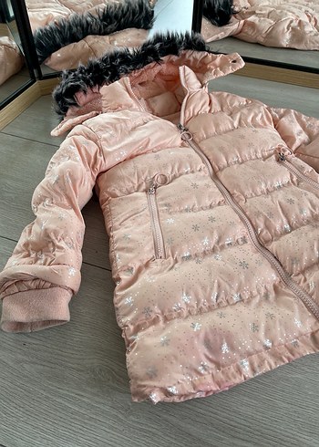 Kız Çocuk Parlak Pembe Kürklü Mont - Görsel 3