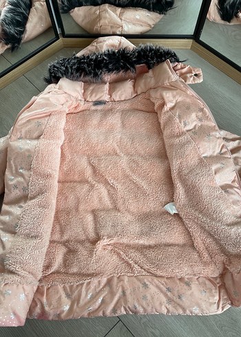 Kız Çocuk Parlak Pembe Kürklü Mont - Görsel 9