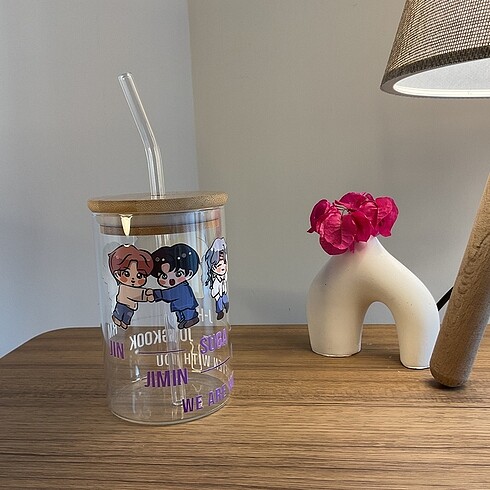 Bts baskılı pipetli cam bardak 