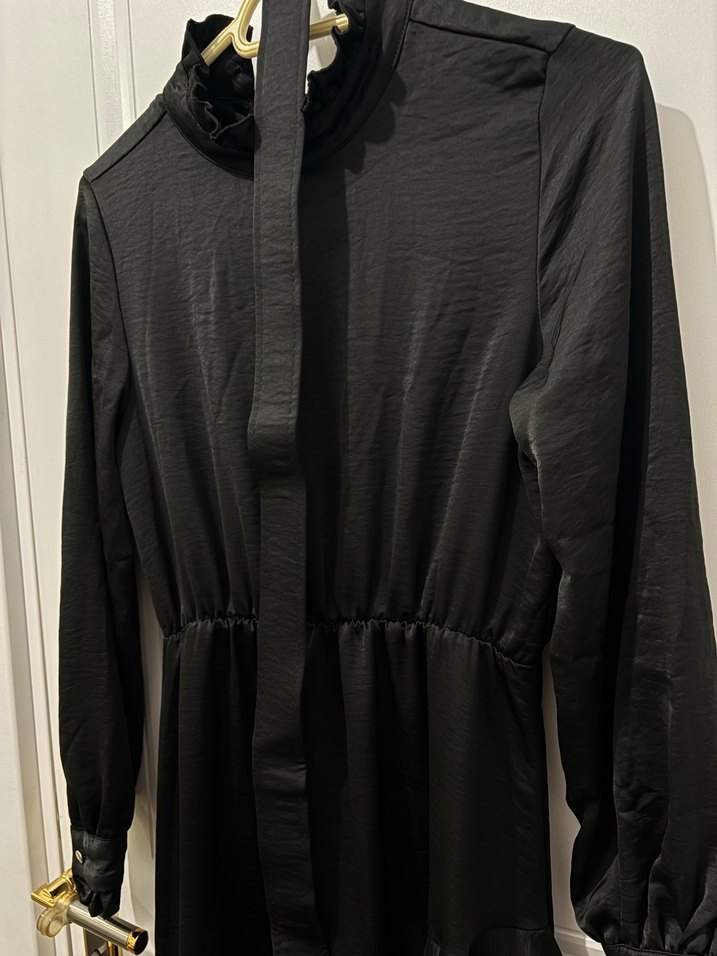 Uzun Kollu Siyah Fırfırlı Uzun Elbise - Görsel 3