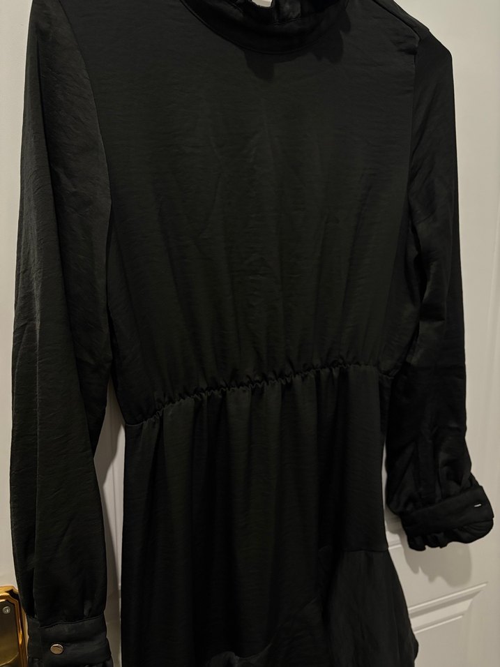 Uzun Kollu Siyah Fırfırlı Uzun Elbise - Görsel 5