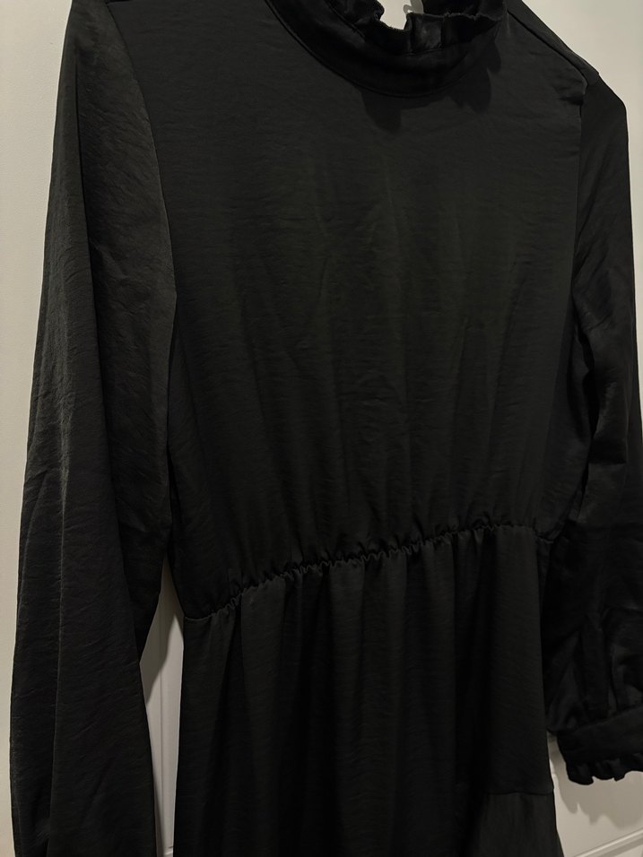 Uzun Kollu Siyah Fırfırlı Uzun Elbise - Görsel 4