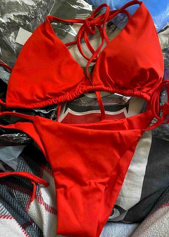Kırmızı Bikini takımı