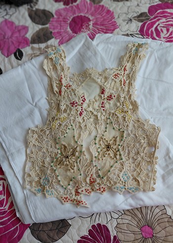 Bej Nakışlı Dantelli Mini Bohem Yelek