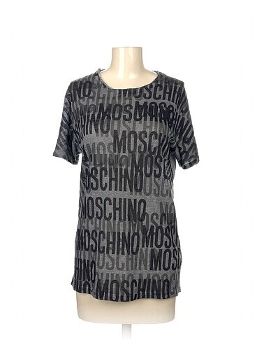 Moschino T-shirt %70 İndirimli.