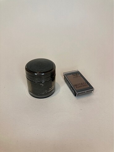 Essence pigment ve artdeco far