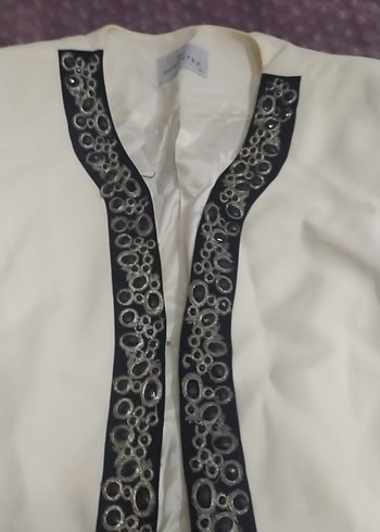 Düğmeli Beyaz Kadın Midi Ceket - Görsel 2