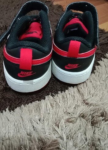 26 Beden kırmızı Renk Nike çocuk ayakkabı