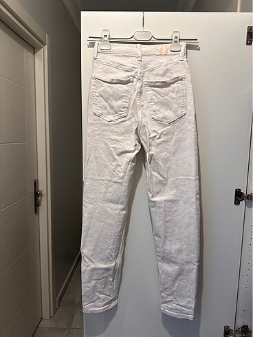 xs Beden beyaz Renk Bershka mom jean