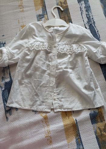 Kız Çocuk Beyaz Düğmeli Keten Gömlek - Görsel 3