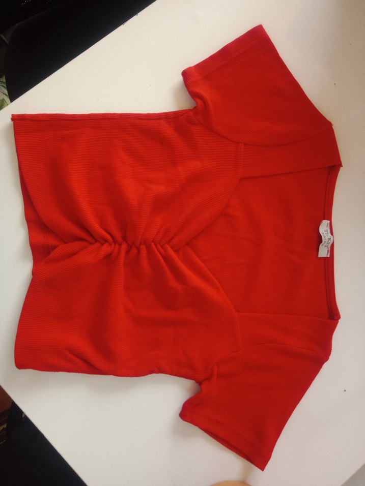 Kırmızı V Yaka Pliseli Kadın Bluz - Görsel 2