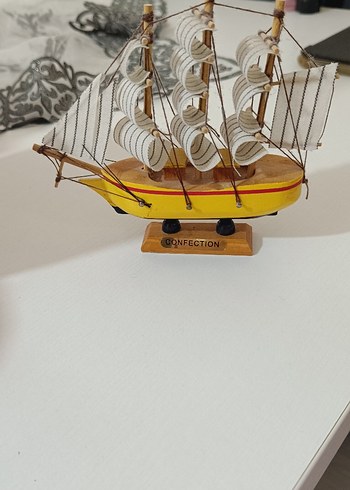 Sarı Yelkenli Gemi Figürü küçük boy - Görsel 2