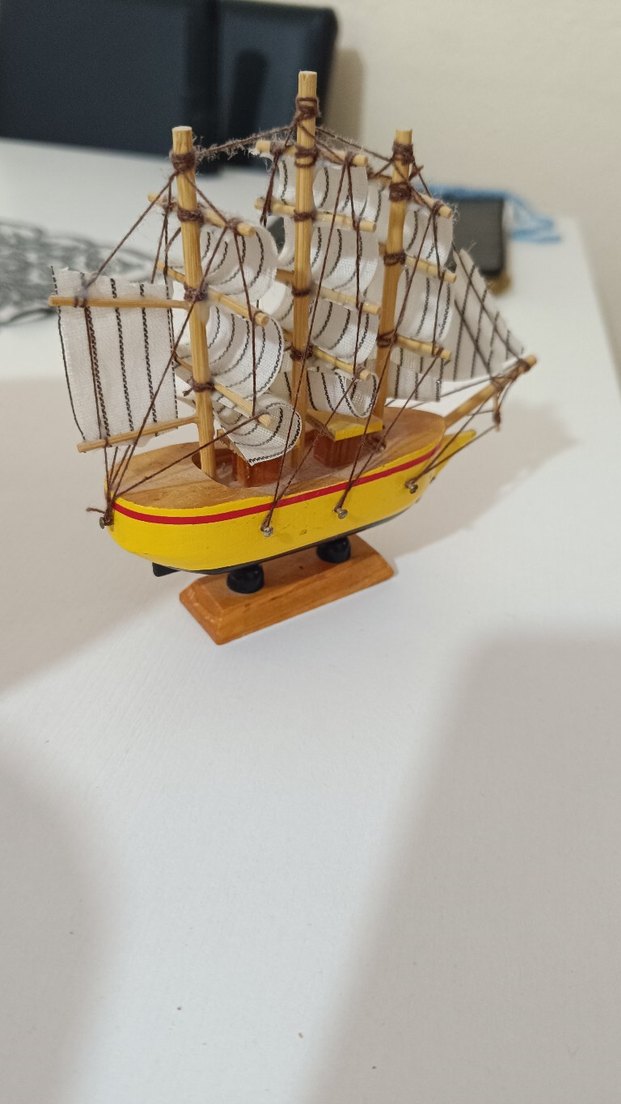 Sarı Yelkenli Gemi Figürü küçük boy - Görsel 3