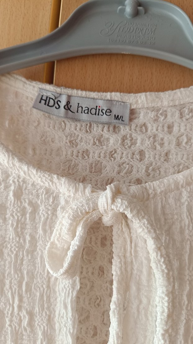 Bağcıklı bluz Hadise - Görsel 3