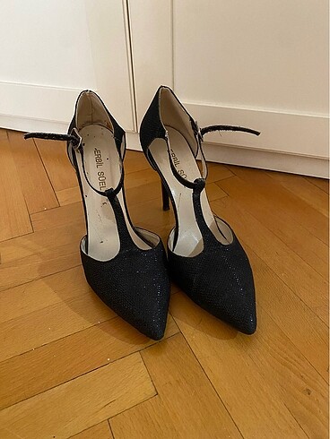 Erbil Süel siyah simli topuklu ayakkabı