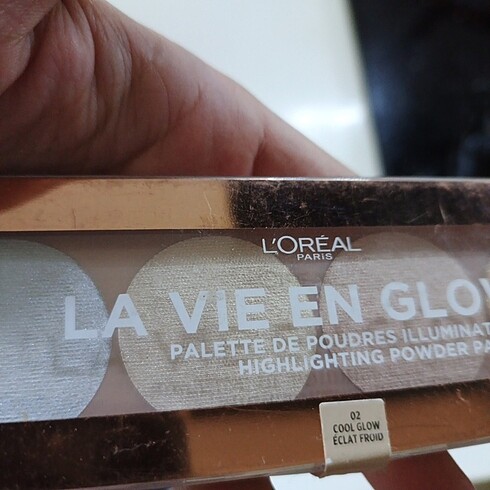  Beden Loreal Paris LA Vie En Glow Aydınlatıcı Palet no2