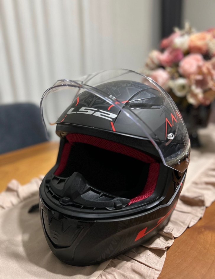 LS2 Siyah Baskılı Motosiklet Kaskı - Görsel 2