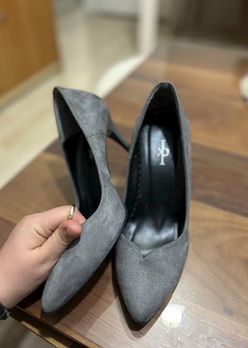 Gri Süet Stiletto Topuklu Kadın Ayakkabı - Görsel 2